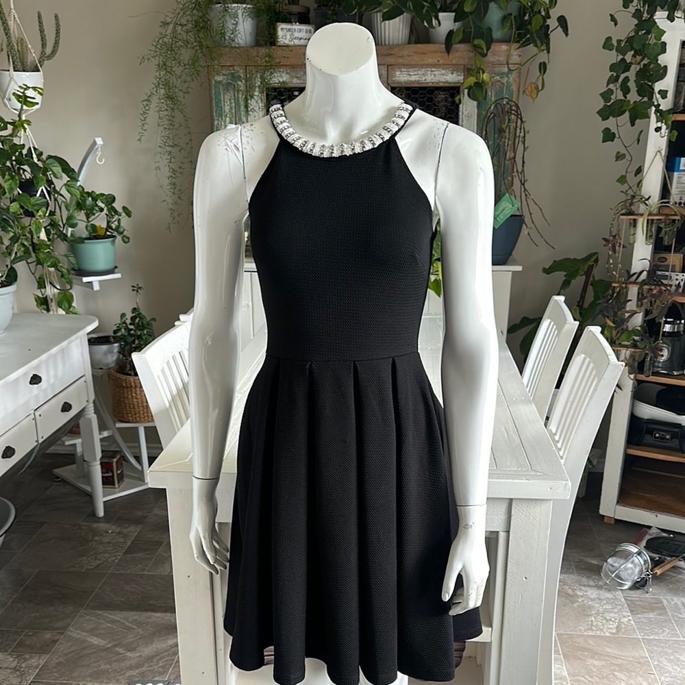 Elegant soprano little Black Dress with Embellished halter Neckline XS